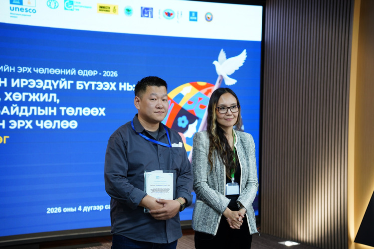 Сэтгүүл зүйн ҮНЭНИЙ ТӨЛӨӨ шагналыг Ийгл телевизийн сэтгүүлч Г.УЛСБОЛД олголоо